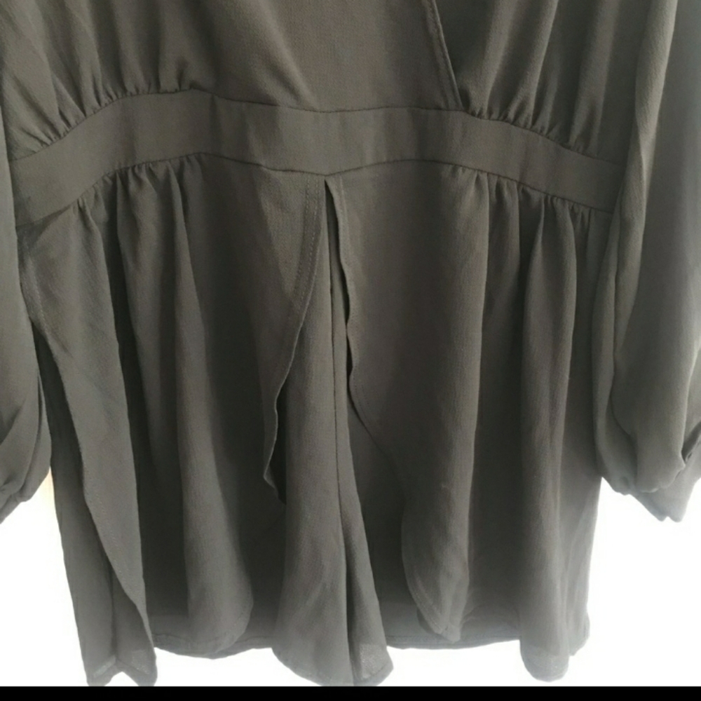 Brand new Romper so adorable fits amazing!! - Picture 4 of 6